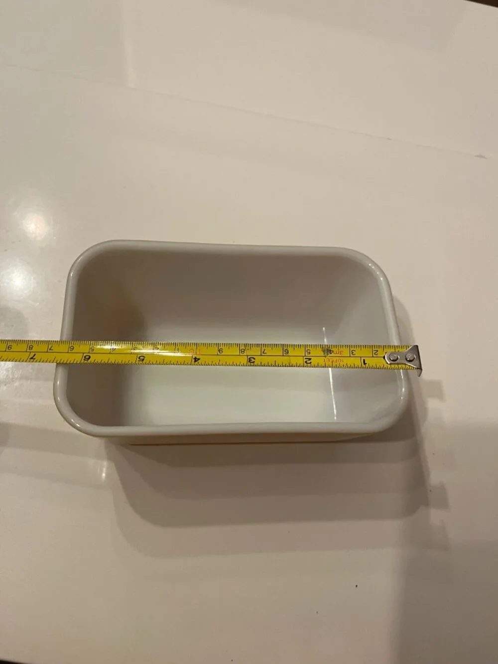 Pyrex Refrigerator Dish with Lid (Vintage Butteryfly Gold Style 0502  1.5 Pints